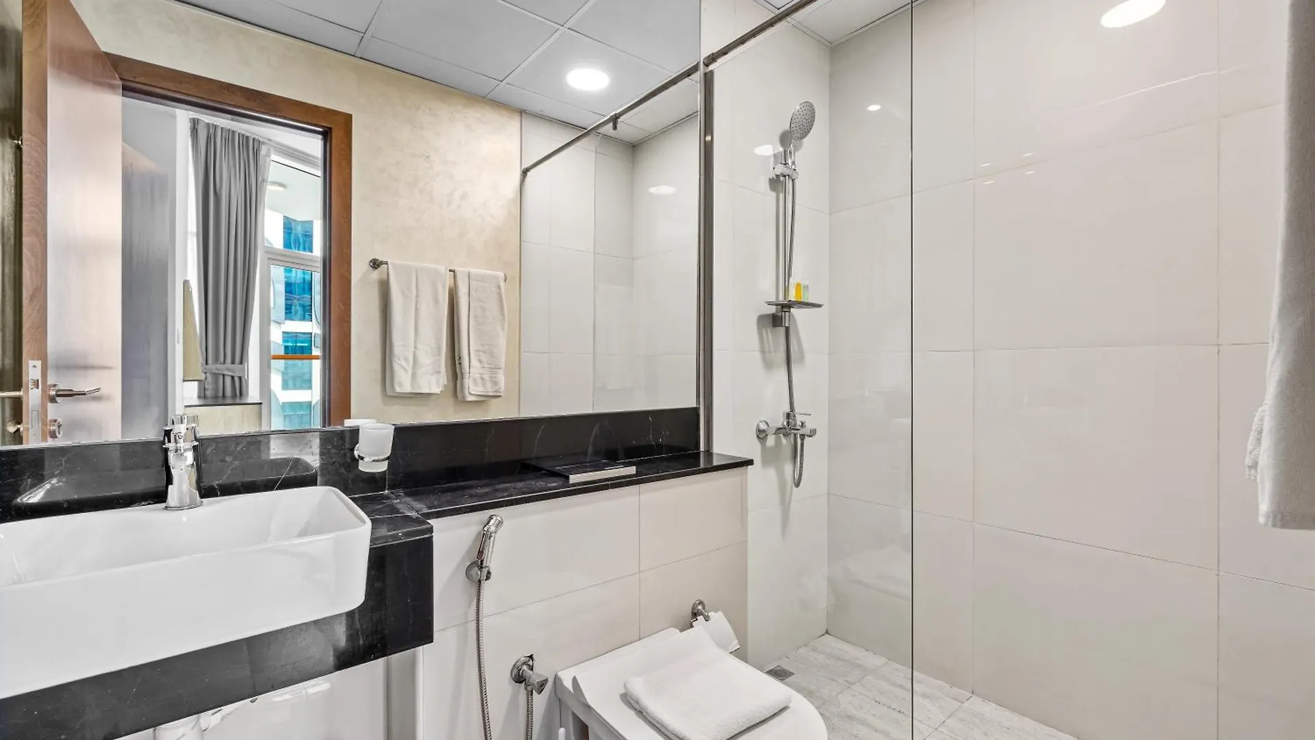 Unlock Waters Edge Apartment Dubai