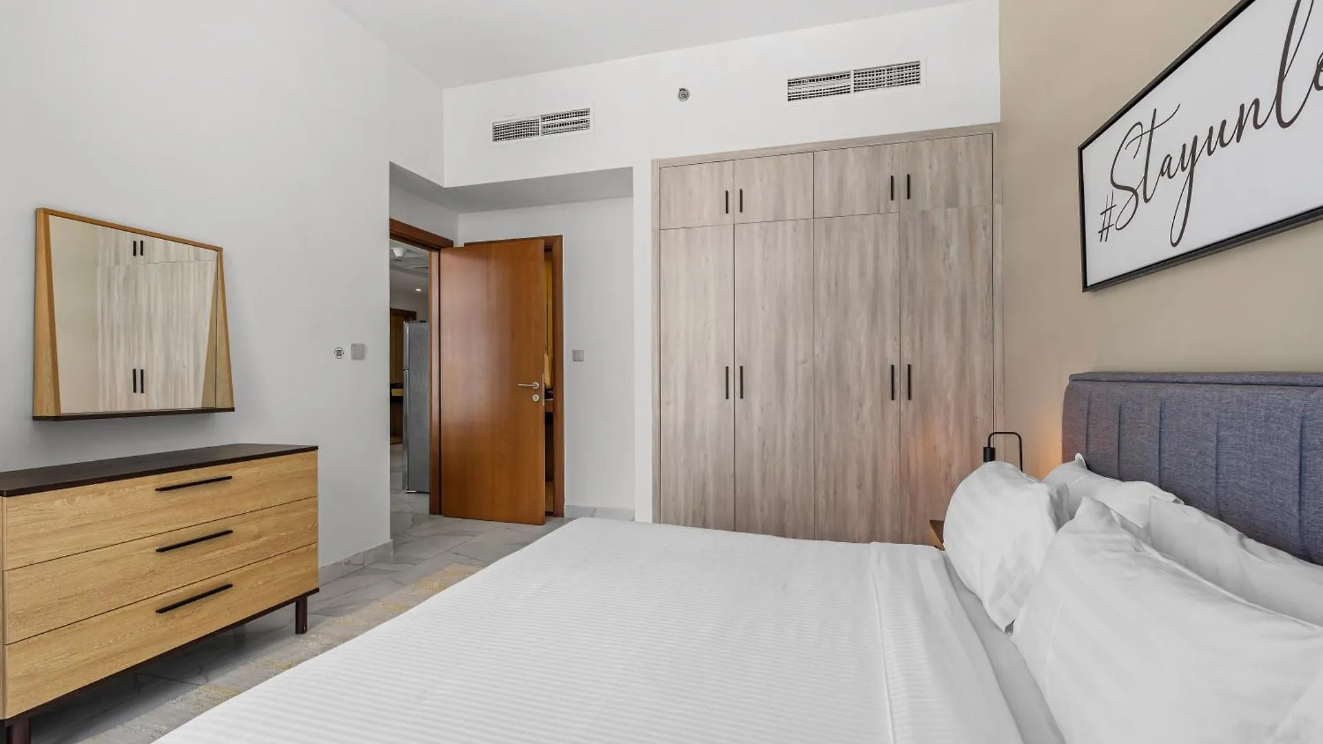 Unlock Waters Edge Apartment Dubai 0*,